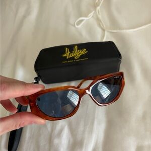 Hailey Bieber Brown and blue Sunglasses